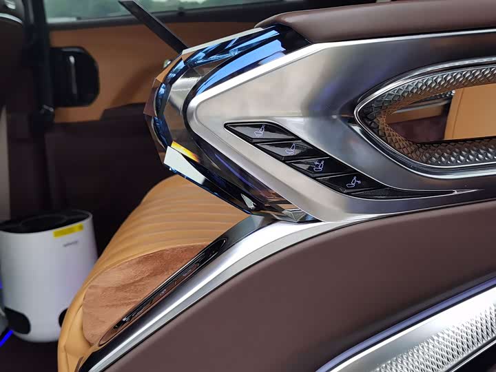 Фото 8 - Toyota Granvia