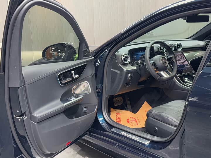 Фото 4 - Mercedes-Benz C-Class