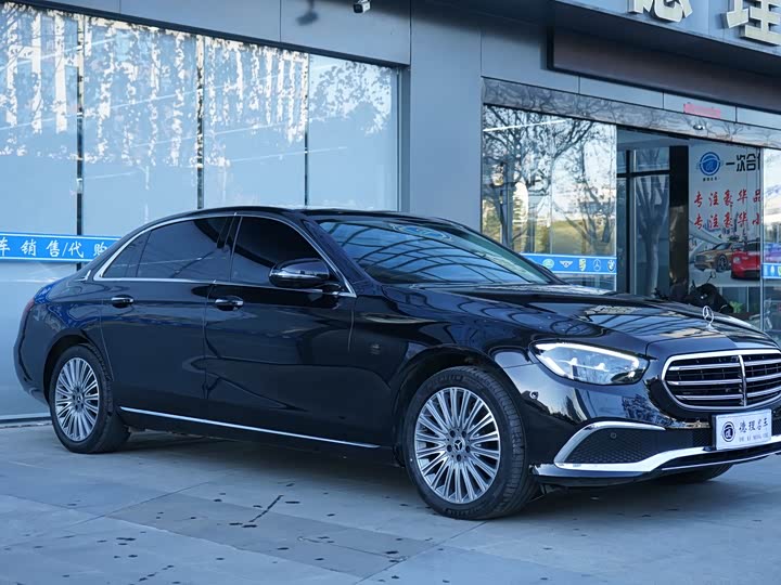 Фото 3 - Mercedes-Benz E-Class