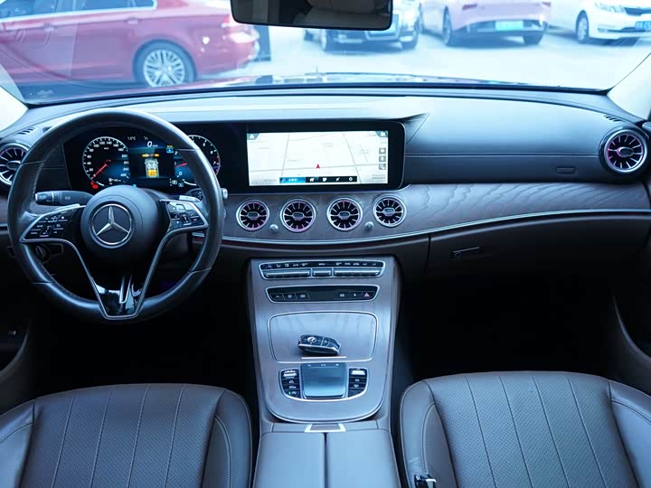 Фото 5 - Mercedes-Benz E-Class