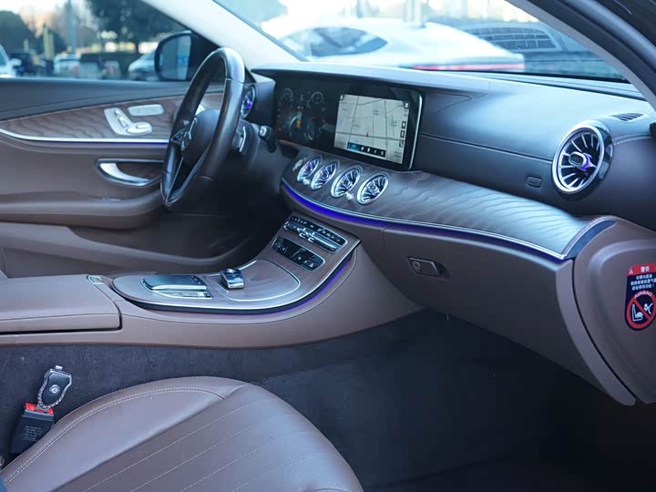Фото 9 - Mercedes-Benz E-Class