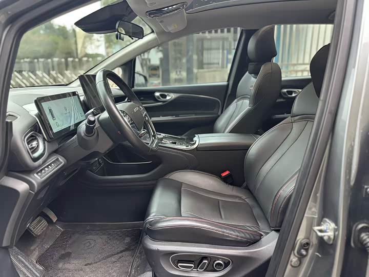 Фото 8 - GAC Aion V