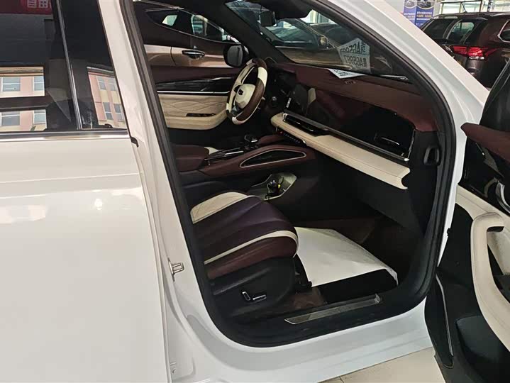 Фото 8 - Geely Monjaro