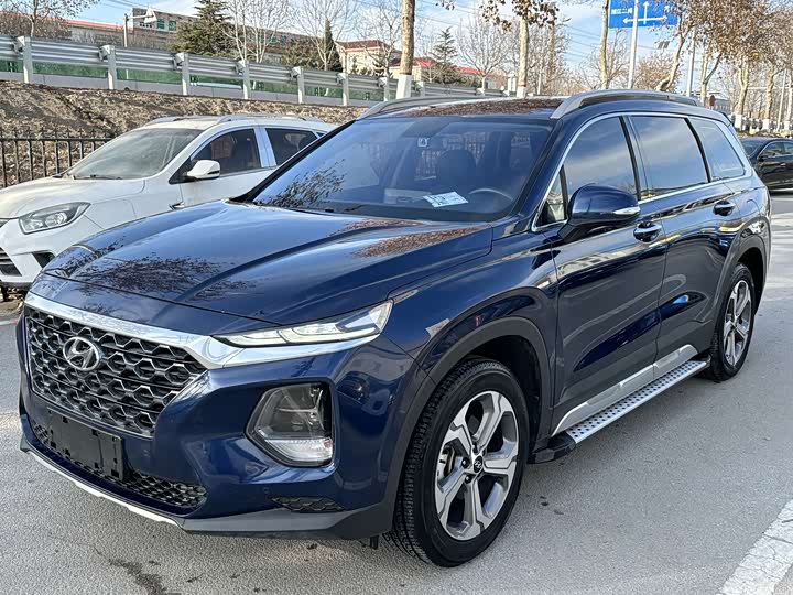 Фото 1 - Hyundai Santa Fe