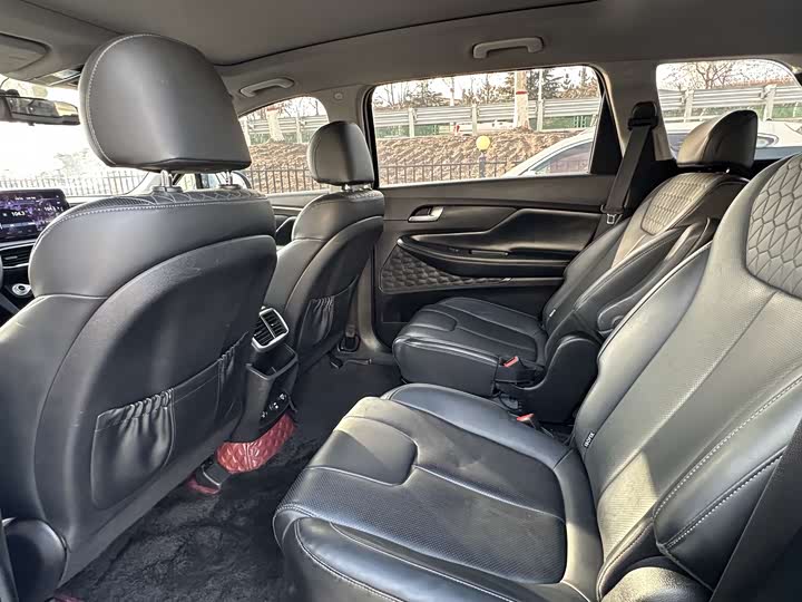 Фото 6 - Hyundai Santa Fe