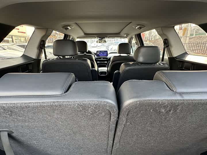 Фото 7 - Hyundai Santa Fe