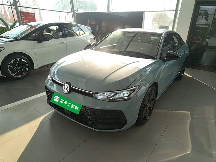 Фото 2 - Volkswagen Passat