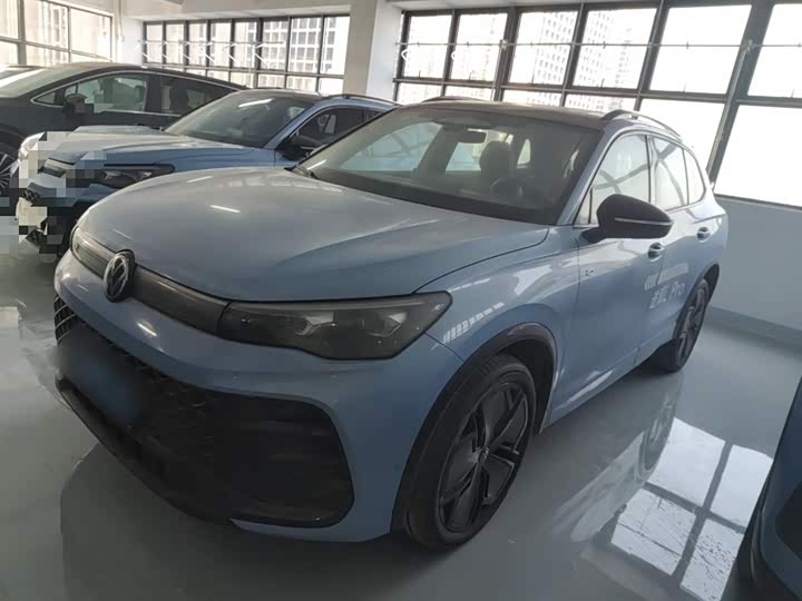 Фото 2 - Volkswagen Tiguan L Pro