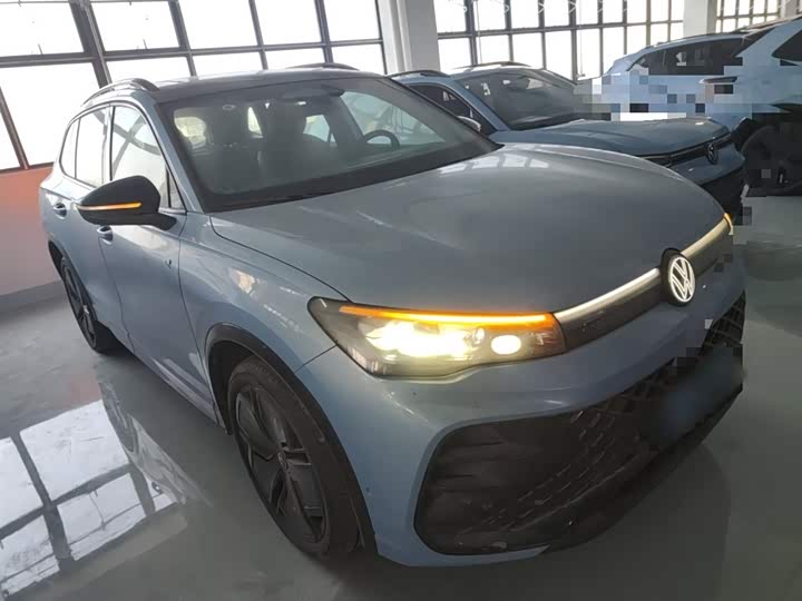 Фото 4 - Volkswagen Tiguan L Pro