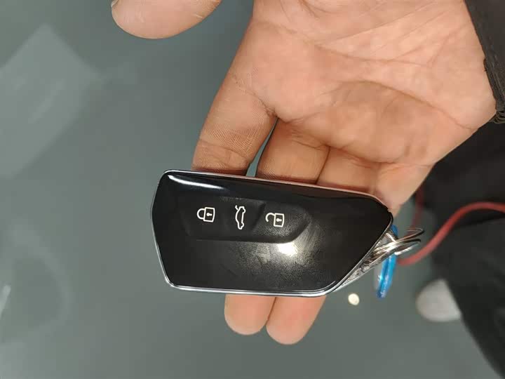 Фото 9 - Volkswagen Tiguan L Pro