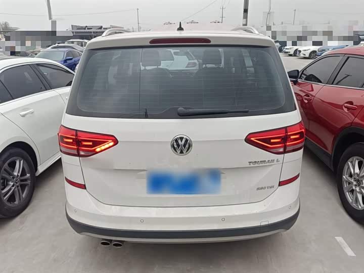 Фото 6 - Volkswagen Touran L