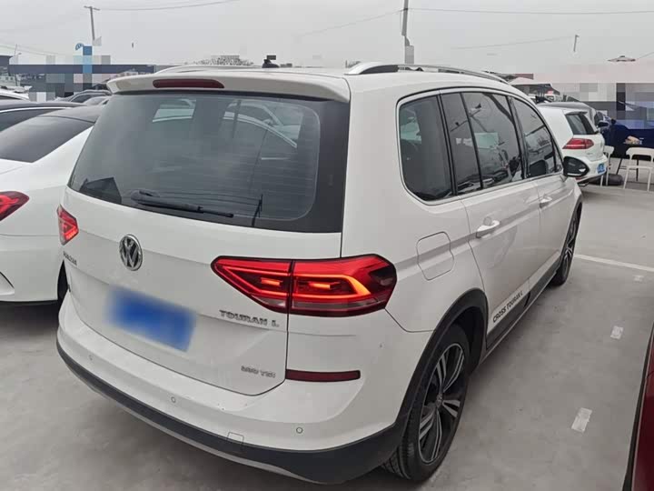 Фото 7 - Volkswagen Touran L