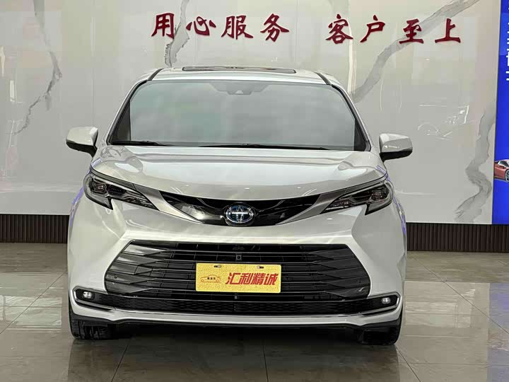 Фото 2 - Toyota Sienna