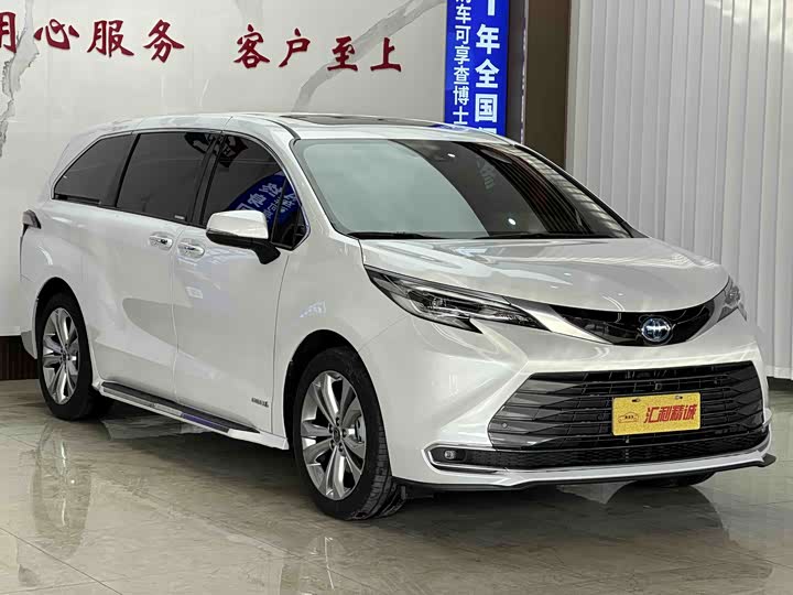 Фото 3 - Toyota Sienna