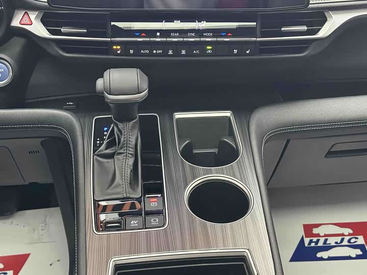 Фото 8 - Toyota Sienna