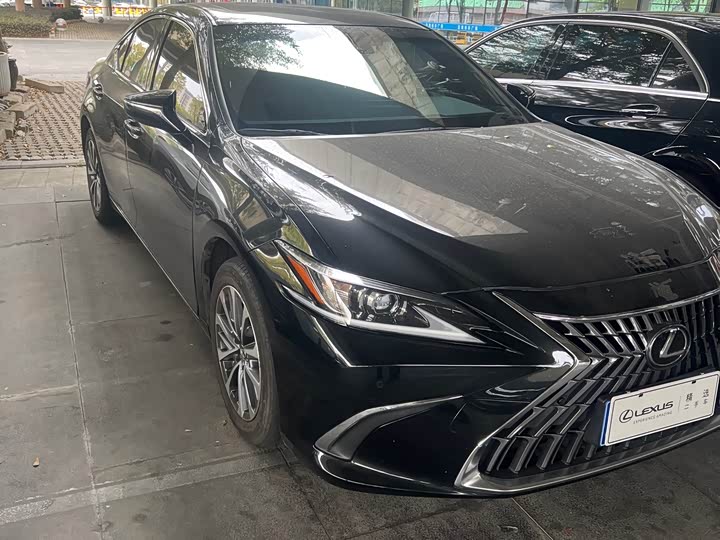 Фото 2 - Lexus ES