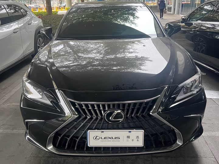 Фото 3 - Lexus ES