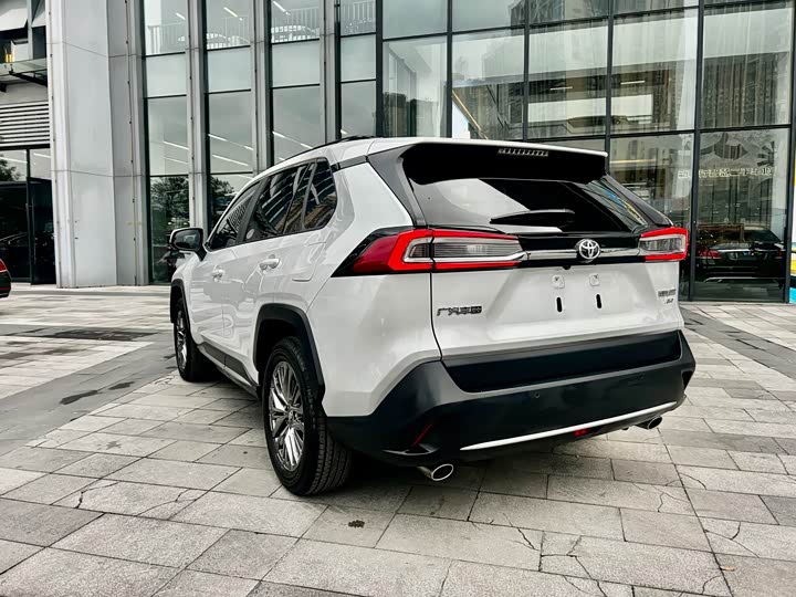 Фото 4 - Toyota Wildlander