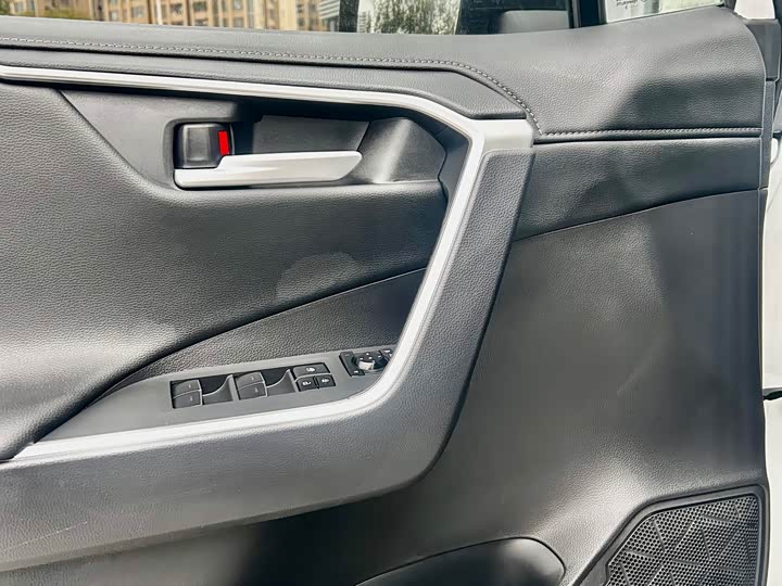 Фото 8 - Toyota Wildlander