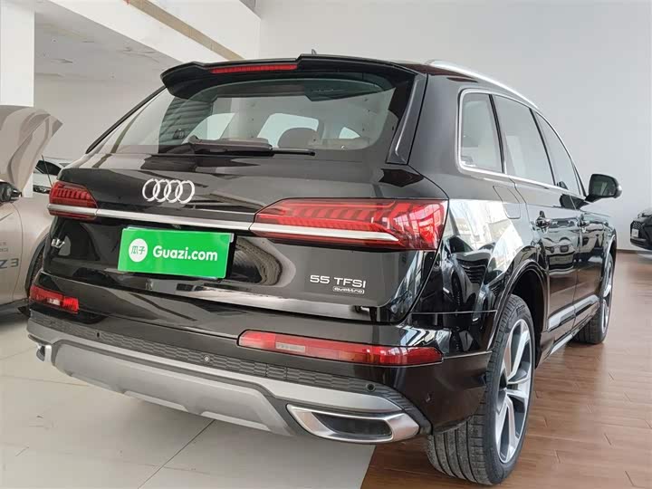 Фото 7 - Audi Q7