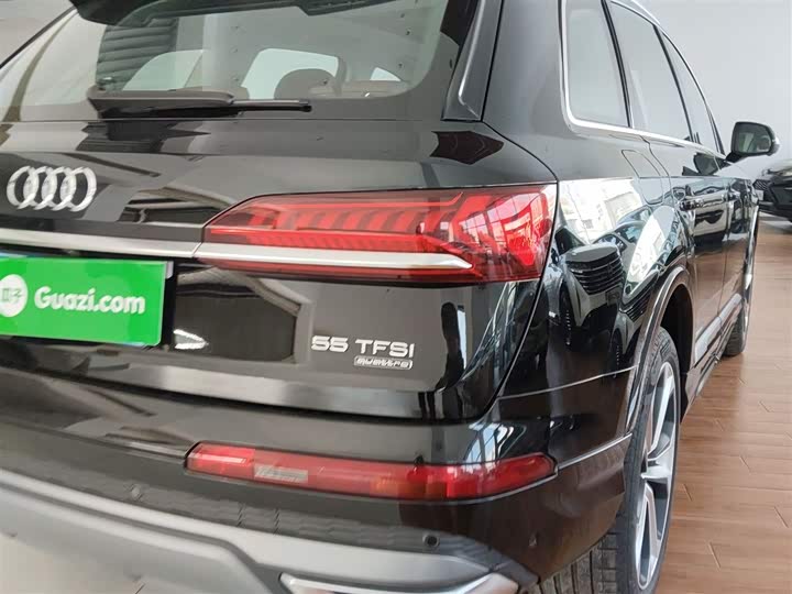 Фото 8 - Audi Q7