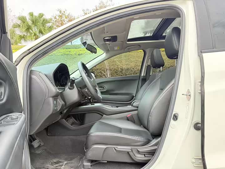 Фото 2 - Honda Vezel