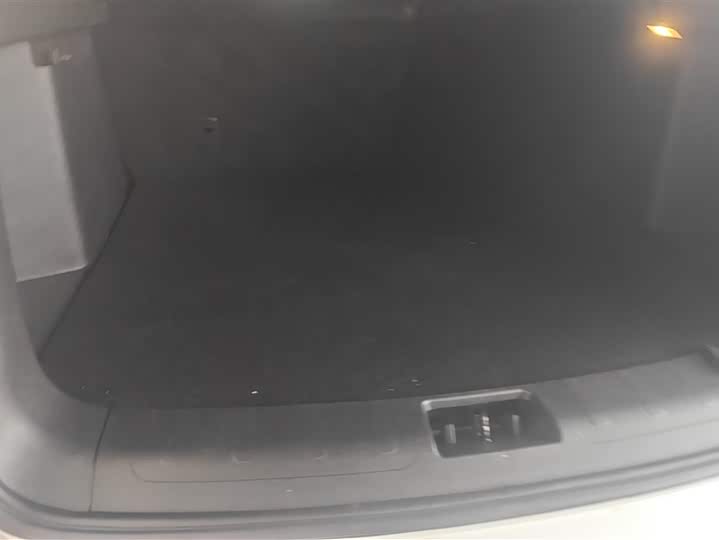 Фото 4 - Geely Atlas