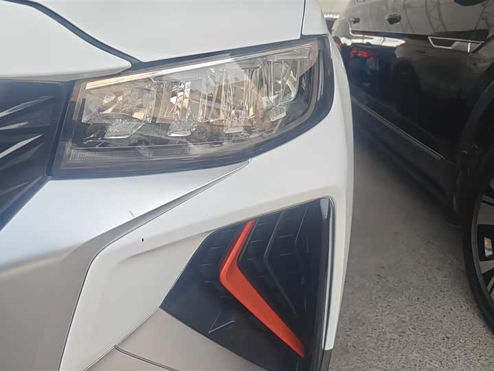 Фото 5 - Geely Atlas