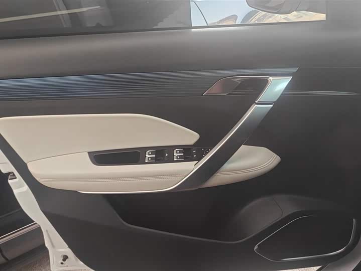 Фото 7 - Geely Atlas