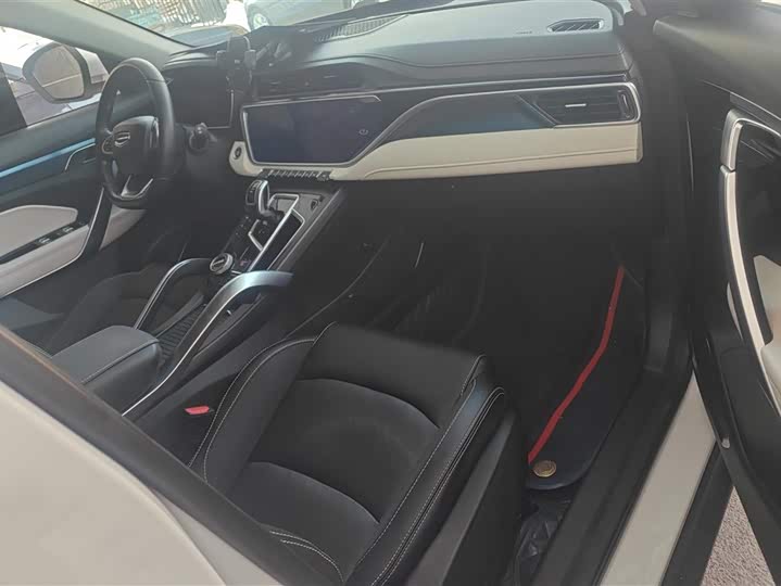 Фото 8 - Geely Atlas