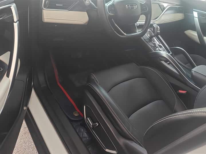 Фото 9 - Geely Atlas