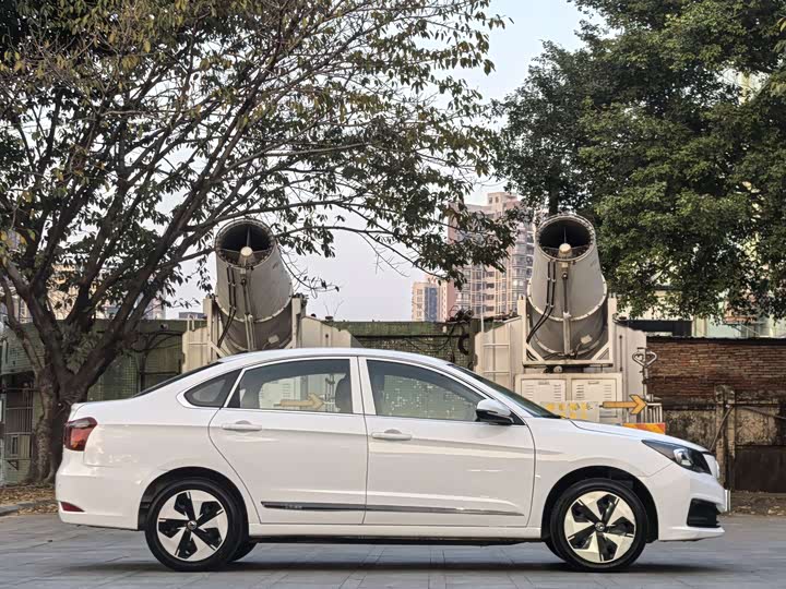 Фото 2 - Dongfeng Aeolus E70