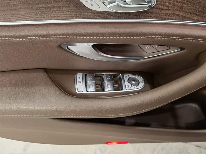 Фото 9 - Mercedes-Benz E-Class Hybrid