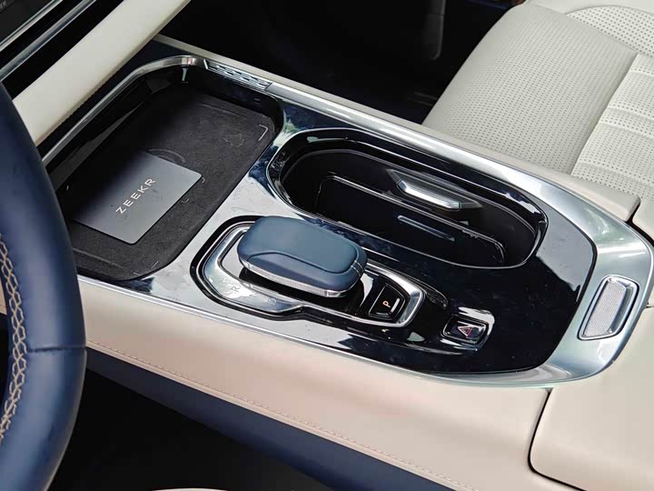 Фото 6 - Zeekr 009