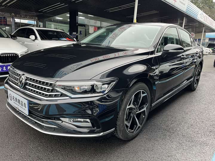 Фото 1 - Volkswagen Magotan