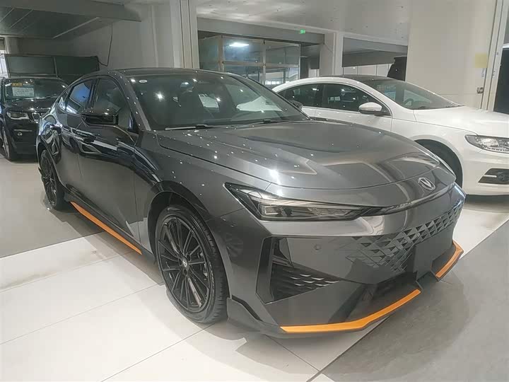 Фото 4 - Changan UNI-V