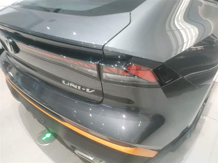 Фото 8 - Changan UNI-V