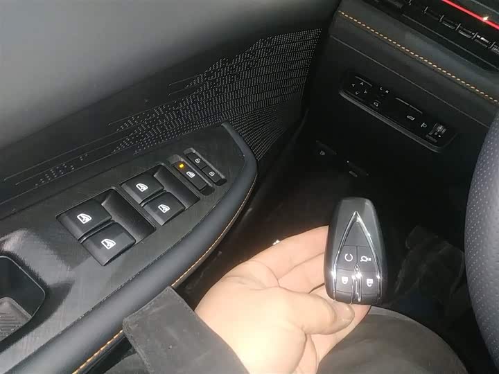 Фото 9 - Changan UNI-V