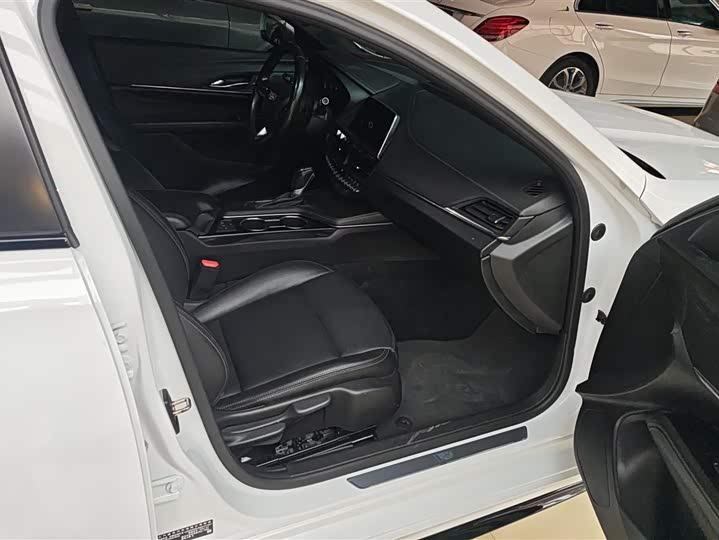 Фото 8 - Cadillac CT4