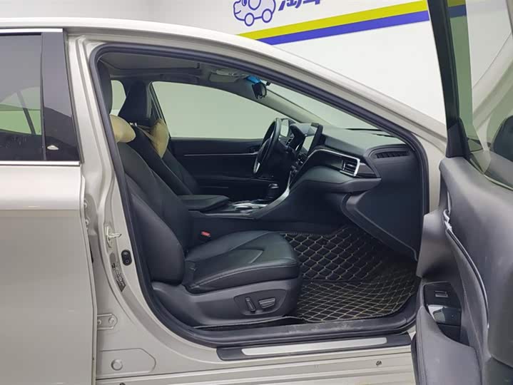 Фото 8 - Toyota Camry