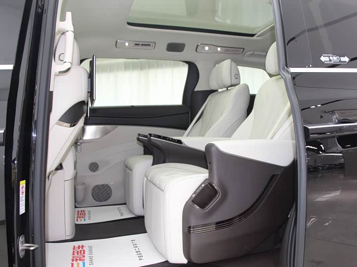 Фото 9 - Denza D9