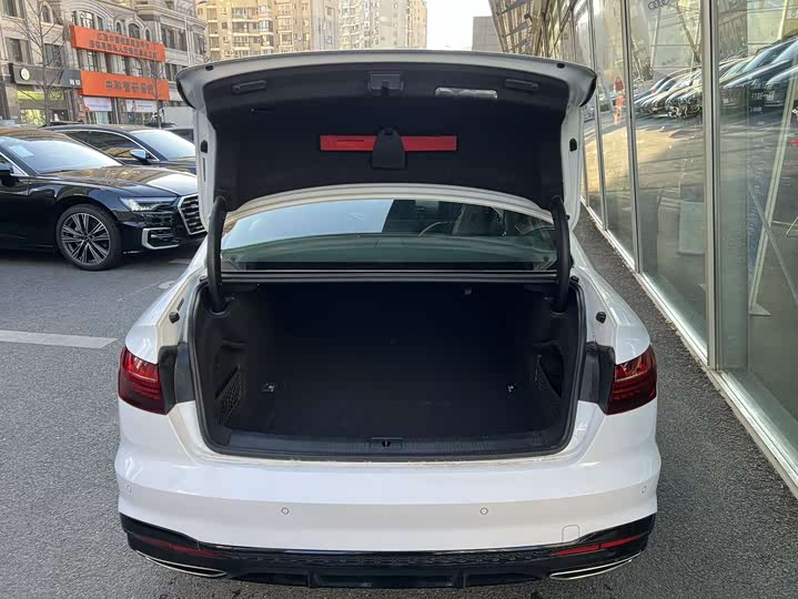 Фото 7 - Audi A4L