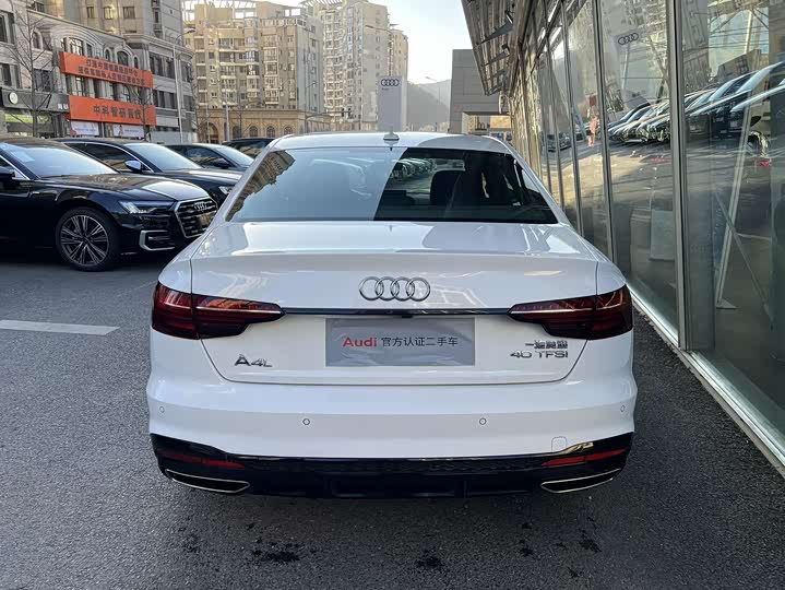 Фото 8 - Audi A4L