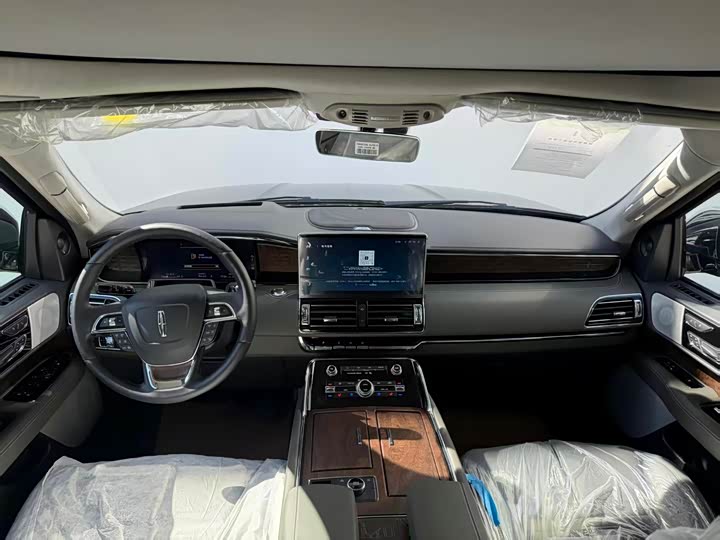 Фото 6 - Lincoln Navigator