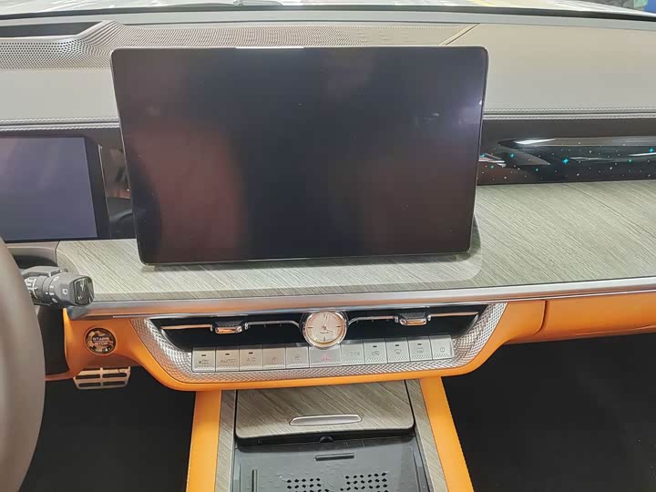 Фото 8 - Tank 500 Hybrid