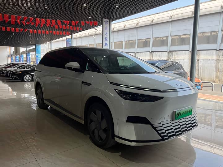 Фото 1 - XPeng X9