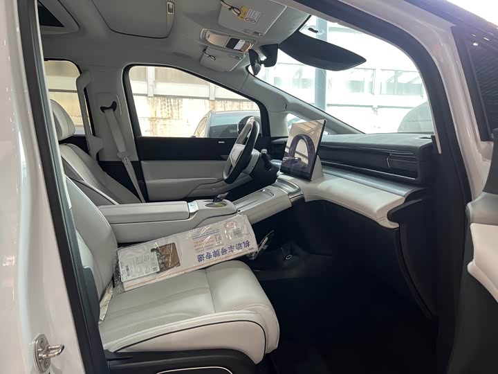 Фото 8 - XPeng X9