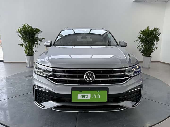 Фото 2 - Volkswagen Tiguan L Pro