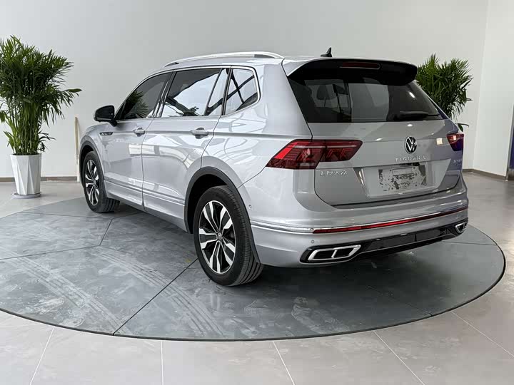 Фото 4 - Volkswagen Tiguan L Pro