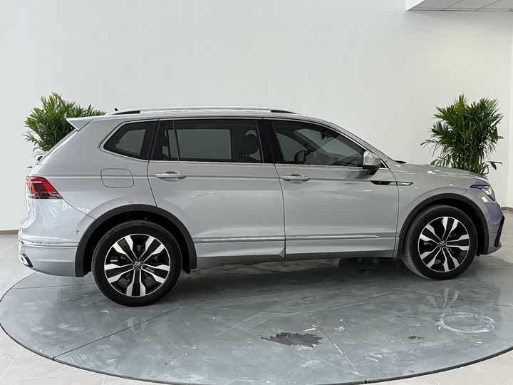 Фото 7 - Volkswagen Tiguan L Pro